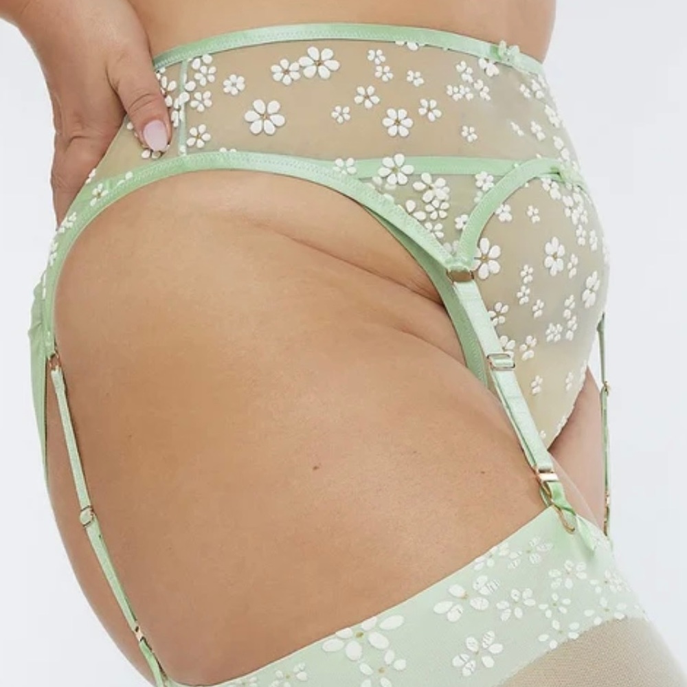 Plus Savage X Fenty Garter Belt - icing on the cake daisy in mint green - 2x/3x